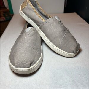 Tom’s Kids casual comfort slip on shoes- Gray